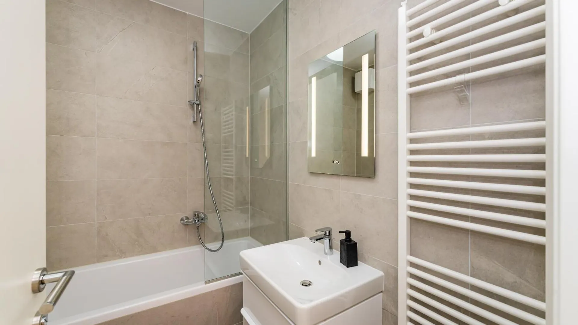 Dalmatian Breeze Apartment Brodarica  Croatia